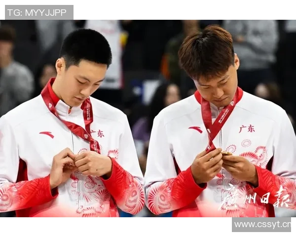 媒体人呼吁赵睿带伤上场男篮需情绪支持与郭导减压策略 媒体人呼吁赵睿带伤上场男篮需情绪支持与郭导减压策略