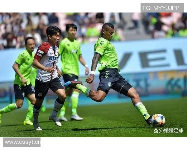 克林根状态回暖14分12板展现攻防实力篮下终结能力提升 克林根状态回暖14分12板展现攻防实力篮下终结能力提升