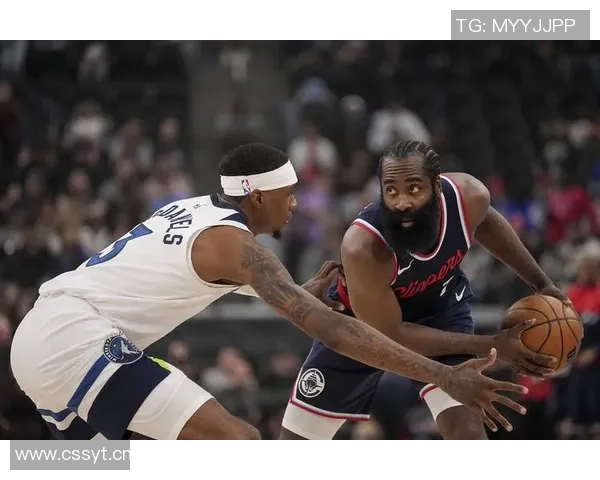 哈登首节表现抢眼送出8助攻3分3篮板助力球队攻防转换 哈登首节表现抢眼送出8助攻3分3篮板助力球队攻防转换