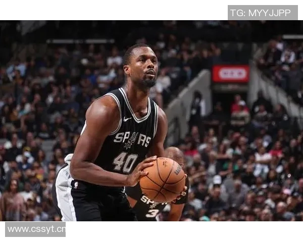 尼克斯与马刺比赛裁判报告揭示争议判罚巴恩斯防守未犯规引发热议 尼克斯与马刺比赛裁判报告揭示争议判罚巴恩斯防守未犯规引发热议