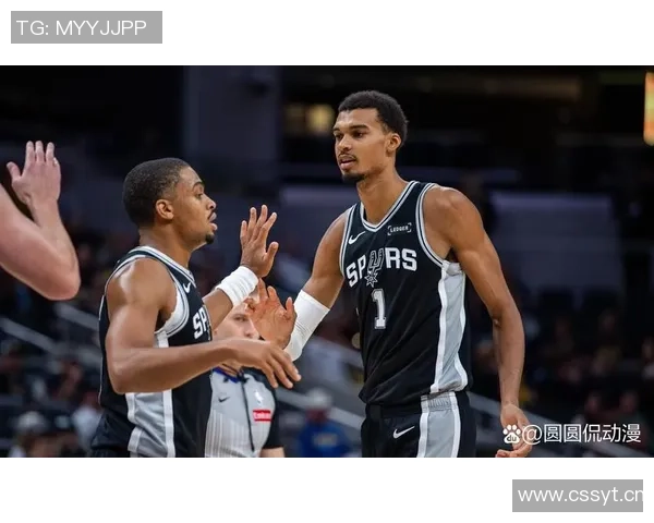 浓眉称赞锡安替补出战策略有效展现实力助鹈鹕提升表现 浓眉称赞锡安替补出战策略有效展现实力助鹈鹕提升表现