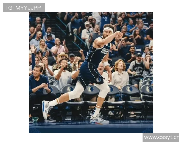 克莱首节短暂出战5分钟表现平平仅得4分助球队开局稳健 克莱首节短暂出战5分钟表现平平仅得4分助球队开局稳健