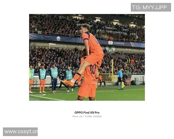 巴萨今日训练前为西班牙列车事故遇难者举行默哀仪式表达哀悼之情