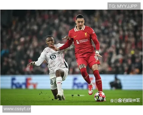 德里欧赛后高举欧冠MVP奖杯庆祝对利物浦的精彩表现与进球荣耀 德里欧赛后高举欧冠MVP奖杯庆祝对利物浦的精彩表现与进球荣耀